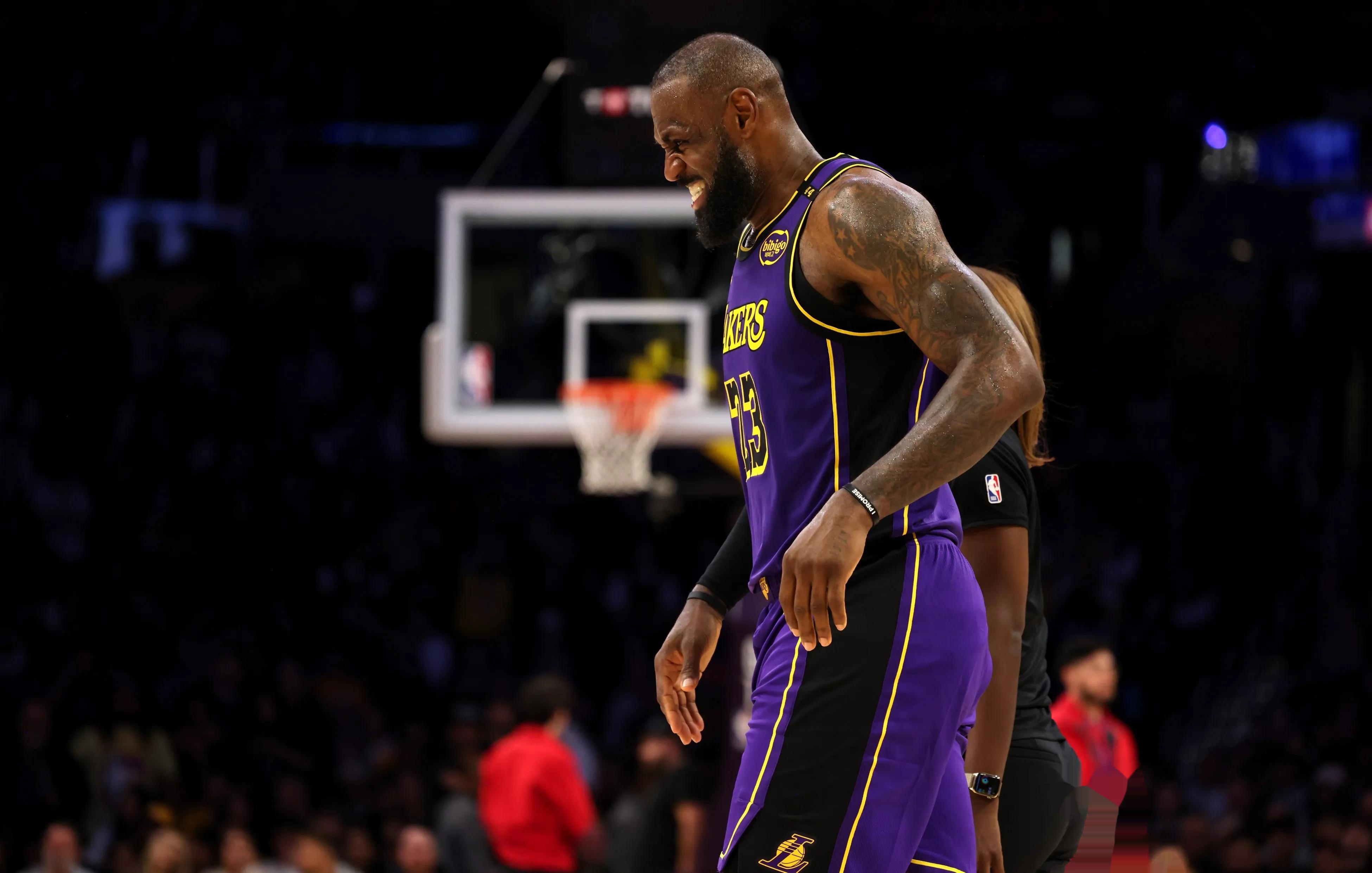 中路锁死 中路锁死